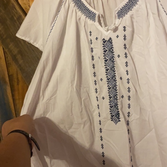 Wry light summer top with smocking and pretty embroidery detail - Picture 3 of 4